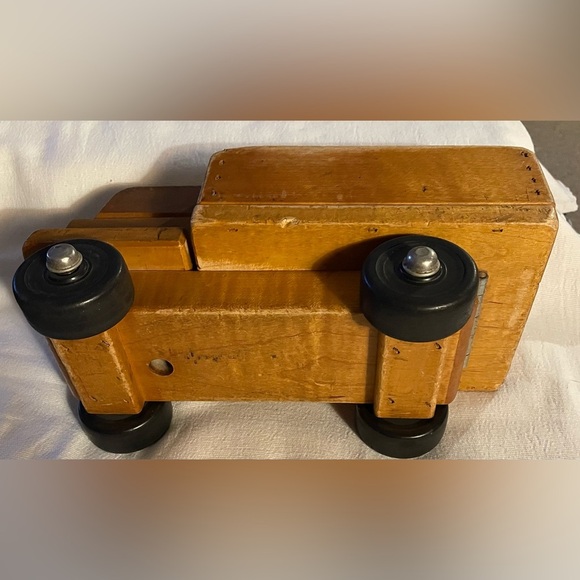 Vintage Community Playthings Rifton NY
Wooden Small dump truck Used - Picture 2 of 9